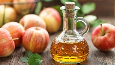 Vinagre de sidra de manzana para dientes blancos