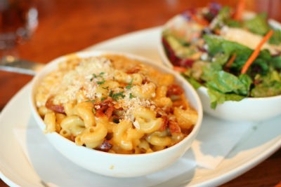 Macarrones con queso y bacon