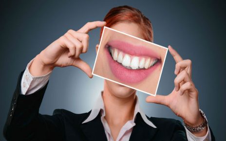 mujer sonrisa dental