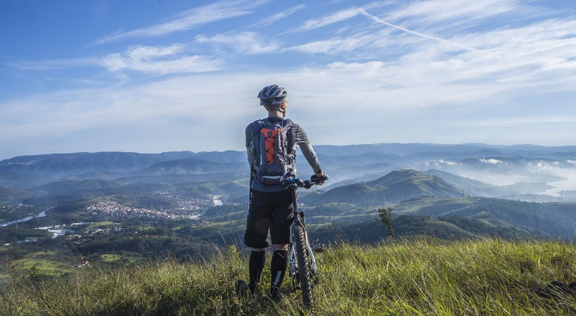 Paseo en bici por las montañas