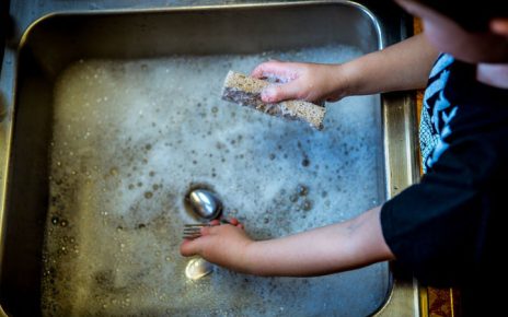 20 Maneras de incluir a los niños en las tareas del hogar