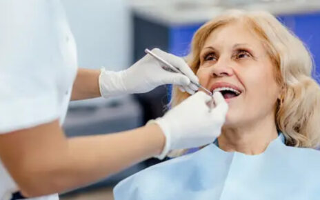 Clínica de implantes dentales para personas mayores