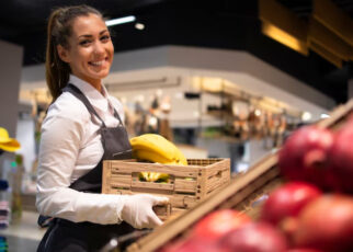 Hasta qué hora está abierta la tienda de alimentos más cercana